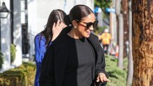 Vrhunska elegancija: Meghan Markle u skupocjenoj kombinaciji privlačila poglede