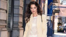 Katie Holmes je kraljica ležernosti, a njezine neuredne kovrče apsolutni su trend ovog proljeća