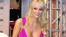 [FOTO/VIDEO] Preživio je dva pokušaja opoziva, ali zbog nje bi Trump mogao završiti na sudu. Tko je Stormy Daniels?