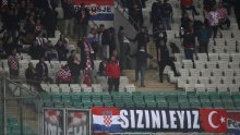 Hrvatski navijači na stadionu u Bursi razvukli transparent, reakcija domaćina nije izostala