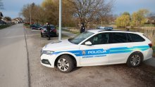 Mladić automobilom divljao po igralištu osnovne škole, prijeti mu zatvor