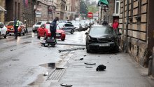 Sudar u centru Zagreba, teško oštećeni auti i semafor