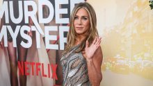 Ovo stvarno pali! Jennifer Aniston otkrila trik s kojim ruž na usnama traje puno dulje