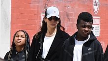 U šetnji s najmilijima: Sandra Bullock provela dan s djecom koju rijetko viđamo