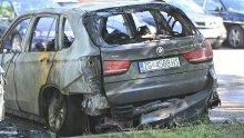 Požar na parkingu: Izgorjeli luksuzni BMW i Peugeot, oba su od istog čovjeka