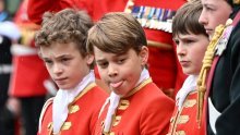 Mali gaf budućeg kralja: Princu Georgeu na djedovoj krunidbi jezik je ipak 'pobjegao'