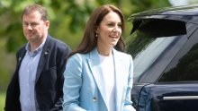 Kate Middleton oduševila u plavom sakou i chic tenisicama koje obožavaju trendseterice