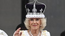 Camilla je haljinom odala dirljivu počast svojoj obitelji, ali i još nekom