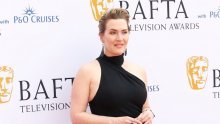 Kate Winslet sjajno pristaje ova laskava verzija male crne haljine