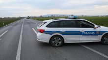 Nesvakidašnja nesreća u Trenkovu; iz automobila u pokretu ispala putnica