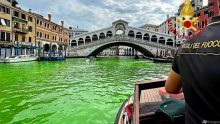 Venecijanski Canal Grande misteriozno pozelenio, sumnja se na aktiviste