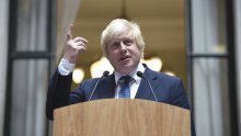 Boris Johnson želi brodove s migrantima vraćati u Libiju