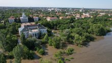 Stotine Ukrajinaca spašeno iz poplavom pogođenih područja