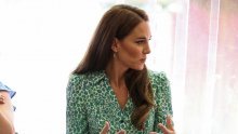 Kate Middleton ukrala pozornost u svilenoj haljini laskavog kroja