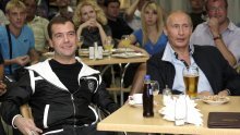 Medvedev i Putin gledali utakmicu u kafiću