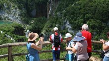 Učenici ostali gladni i žedni nakon izleta na Plitvice, nisu mogli platiti gotovinom