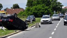 Vozač u Gračacu udario u kombi i poginuo, policajca na očevidu izbole pčele