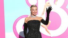 Margot Robbie oduševila: Na ružičastom tepihu osvanula poput Barbie iz 60-ih