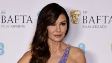 Catherine Zeta-Jones objavila fotku s bazena i u prvi plan stavila svoj najveći adut