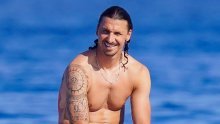 Kakvi prizori: Zlatan Ibrahimović glavna je tema kupača, u oči upadaju mišići i brojne tetovaže