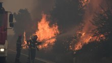 Na požaru kod Šibenika ozlijeđena tri vatrogasca, situacija znatno bolja nego popodne