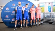 Dinamo je uoči derbija s Hajdukom predstavio dresove za novu sezonu