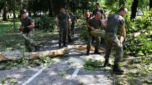 Banožić vojnicima koji pomažu nakon nevremena udvostručio naknade