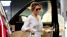 Jennifer Lopez plijeni poglede u bijelom, a vjerna je i dodatku bez kojeg ne može