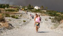 Grčka nudi besplatan smještaj turistima koji su zbog požara evakuirani s Rodosa