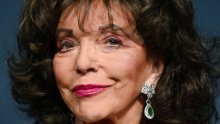 Neuništiva Alexis: Joan Collins 'okinula' selfi sa slavnim supermodelom