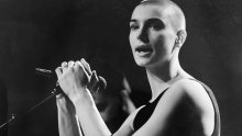 Što se dogodilo kad je Sinéad O'Connor uživo na TV-u poderala sliku pape