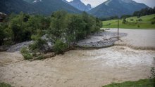 Oluja odnijela mostove u Južnom Tirolu, odron smrskao automobile