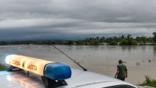 Izvanredno stanje u Rugvici, Sava i dalje raste, pune se vreće s pijeskom