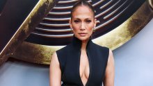 Jennifer Lopez s 54 godine blista mladolikim sjajem, ali obožavatelji su podijeljeni