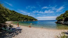 Raj na zemlji: Osamljena plaža s pogledom na Pelješki kanal