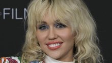 Miley Cyrus ima novu pjesmu, na koju roni suze i razmišlja o mlađim danima, ali i - njemu