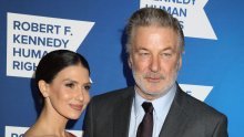 Alec i Hilaria Baldwin sa svojih sedmero djece na rijetkoj obiteljskoj fotografiji