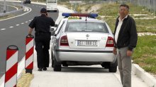 Policija na benzinskoj zatekla Marokance, Sirijce i Eritrejce