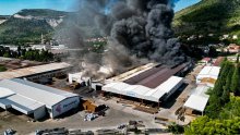 [FOTO] Veliki požar u Mostaru, imovinu branilo i stotinjak radnika tvrtke Ferro Keš