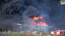 U gašenju ozlijeđena dvojica vatrogasaca, cijela prva smjena završila na trijaži