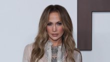 Jennifer Lopez zna kako nositi zlatnu boju, a pritom ne izgledati kičasto