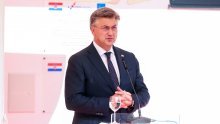 Plenković 'spustio' novinarki u Tirani, s grčkim kolegom razgovarao o Boysima