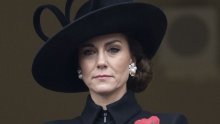 Znate li zašto Kate Middleton na Dan sjećanja nosi čak tri maka na reveru?