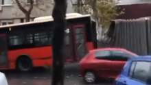 Gradski autobus se tijekom vožnje prepolovio nasred ceste u Beogradu