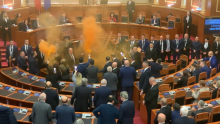 Kaos na albanskoj političkoj sceni: Zastupnik pokušao zapaliti parlament