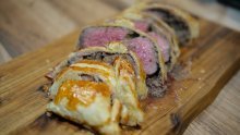 Jelo koje će oduševiti ukućane: Evo kako jednostavno pripremiti biftek Wellington