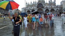 Venecija zabranjuje veće turističke grupe i njihove zvučnike