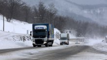 Dio A1 i dalje zatvoren zbog olujne bure, A6 otvorena samo za osobna vozila