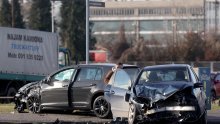 Krši i lom kod jezera Bundek: Sudar dvaju automobila