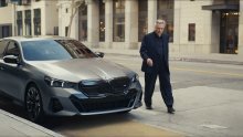 BMW se vraća reklamom na Super Bowl LVIII: Legendarni glumac u spotu 'Talkin’ Like Walken'